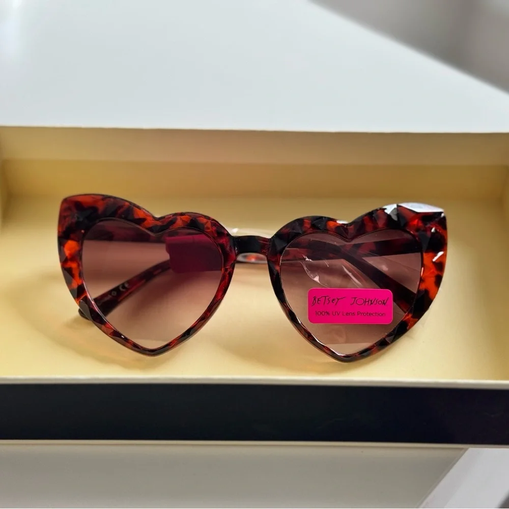 2pk Betsey Johnson Queen of Hearts Sunglasses - Picture 4 of 8